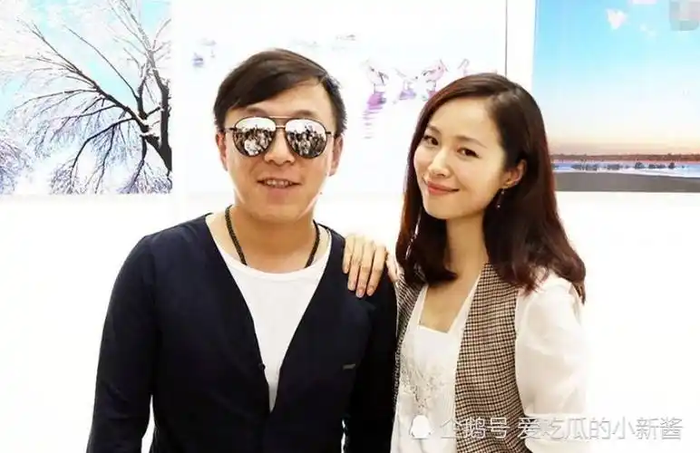 44岁黄渤携妻子亮相简直一个样网友千年修得一张脸