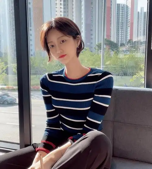 运动女生的短发._发型_中国_人类