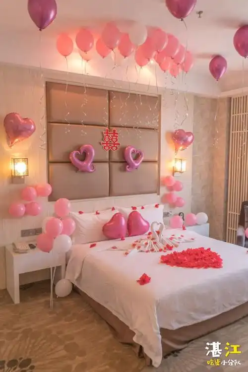 婚房的设计喜庆得来又不俗气房间内设备齐全,整洁舒适整体淡雅的色彩