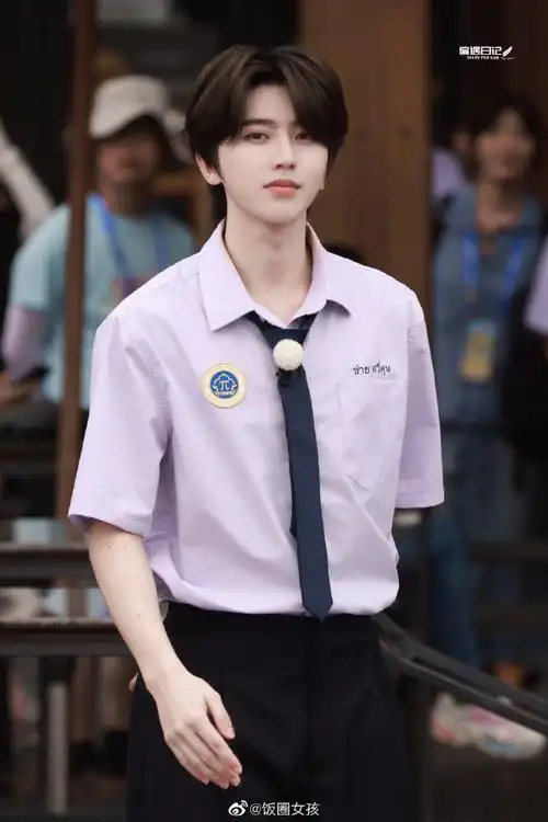 蔡徐坤校园风造型跑男路透##蔡徐坤穿校服录跑男