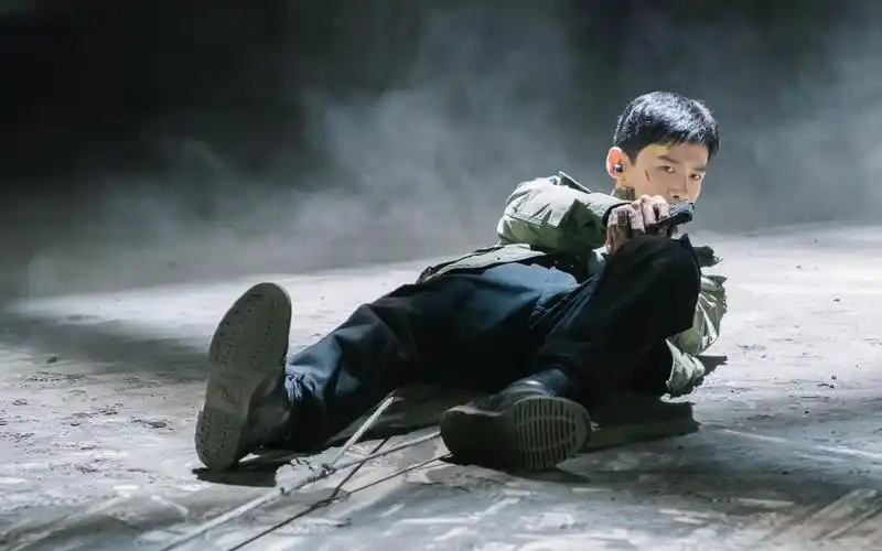 白敬亭邢克垒车祸救援花絮秒懂百科问答x2210324花絮采访