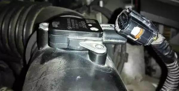 汽车空气流量计坏了的表现有哪些