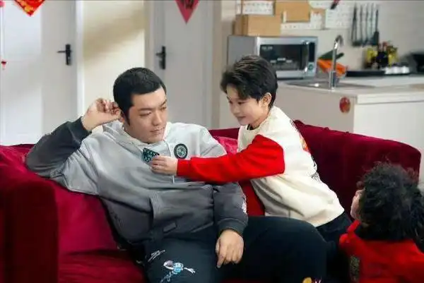 如今张一山和杨紫都在成年后有了自己的代表作,而尤浩然却只能借着