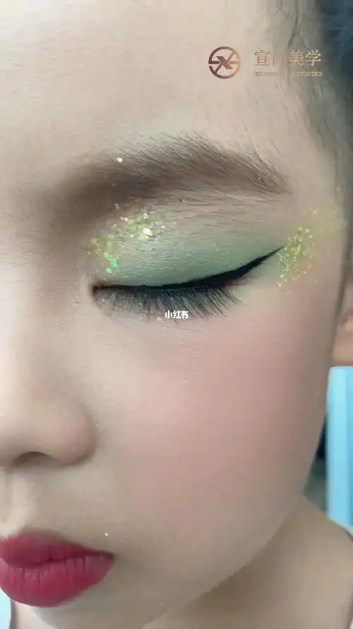 十分钟儿童口才表演化妆加造型