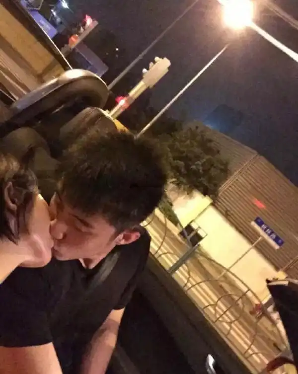 网曝疑似黄景瑜跟女友亲吻照两人亲密同行女方身份还是她