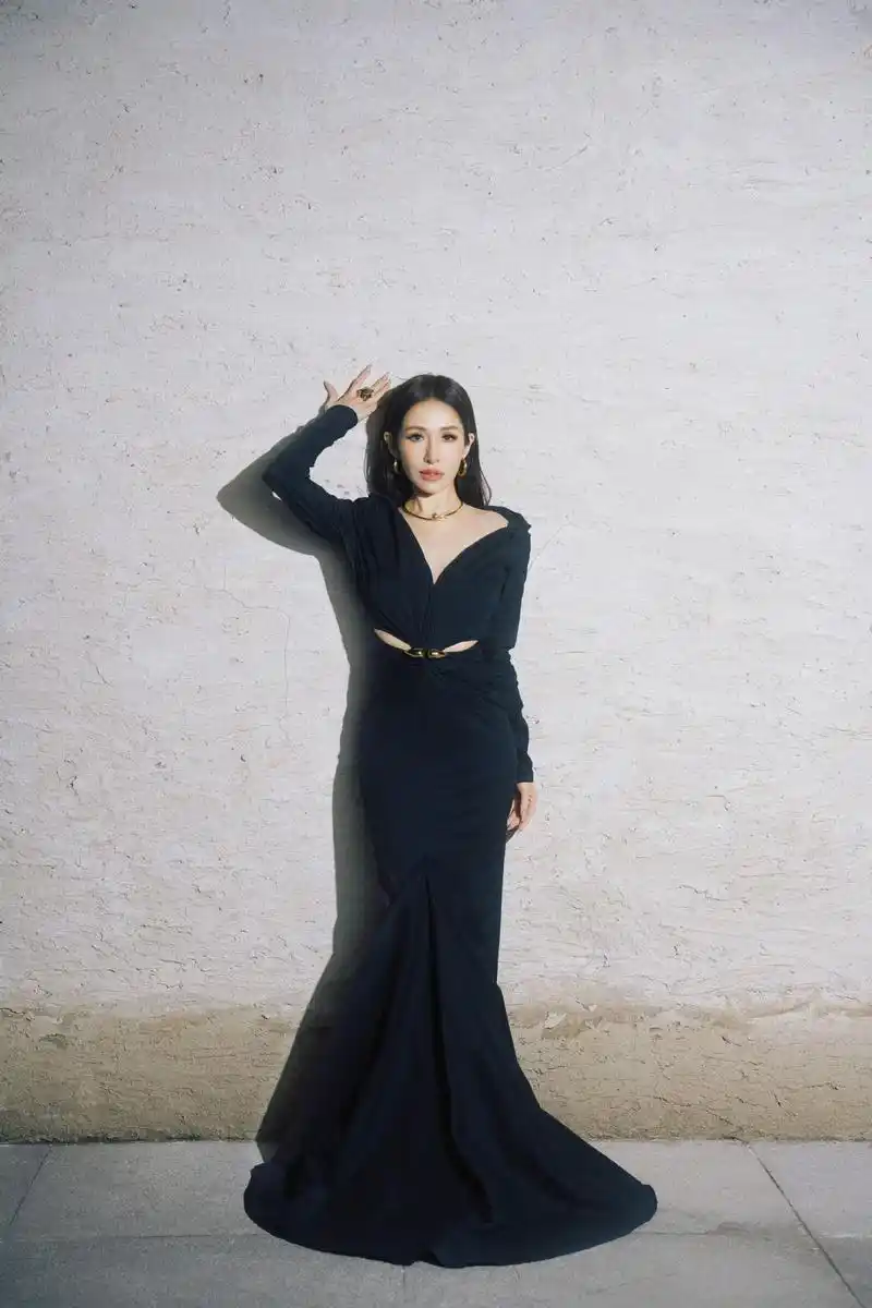 萧亚轩加盟华纳音乐 宣布2024年开启全球巡演