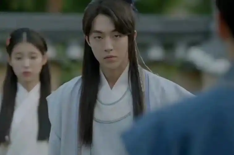 这造型怎么把南柱赫打扮的像个小姑娘