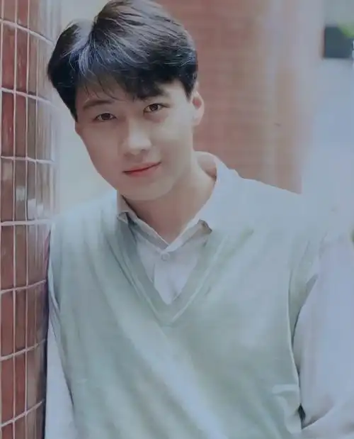 25岁的黎明好可爱#25岁的黎明真的好可爱啊,五官也好优越,黎明年轻的