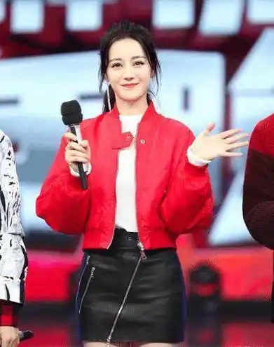 原创外国运动员表白迪丽热巴全场跟着起哄不愧是国民女神