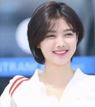 和深圳新时代美发学校一起看看圆脸头发多的女士适合什么发型吧