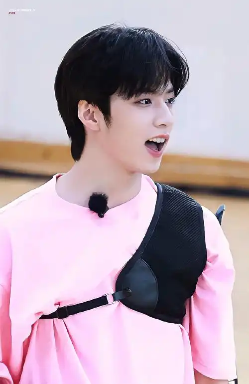 刘耀文全场mvp##刘耀文夏日运动会饭拍