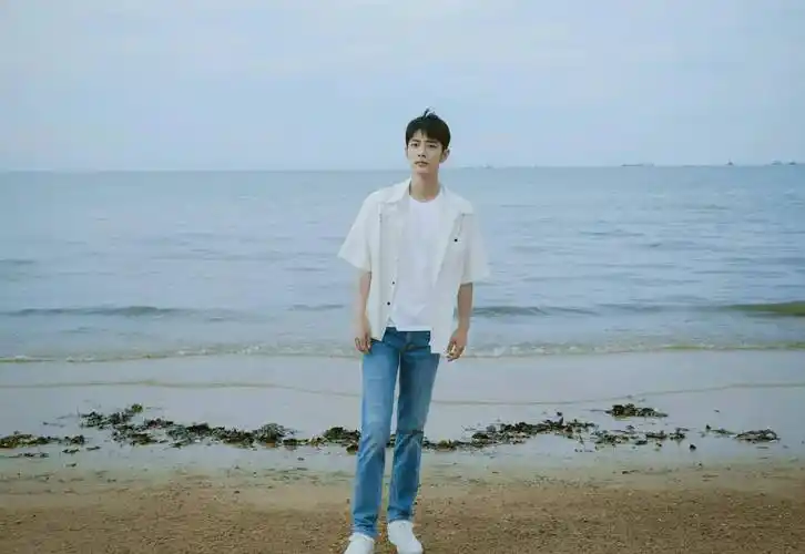 肖战超长海边花絮来袭,贴心宠粉绝不含糊_帅哥_造型_干饭