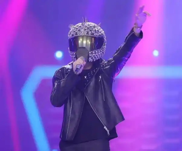 曝《蒙面唱将6》拟邀嘉宾,龚俊,虞书欣引热议,网友:别遛了_腾讯新闻