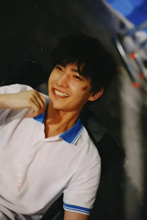 杨洋新剧穿校服梦回许弋##杨洋校服照