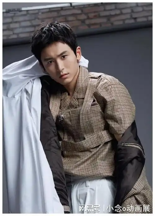 张哲瀚帅气大男孩,星途发展有点可惜了!