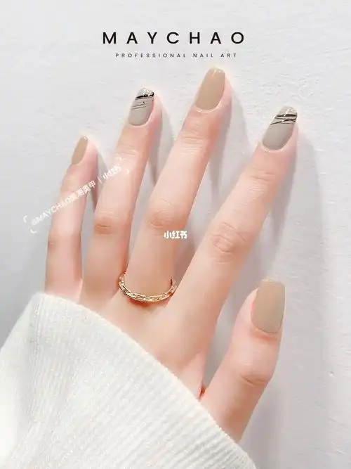 又奶又显白 高级时髦奶咖美甲