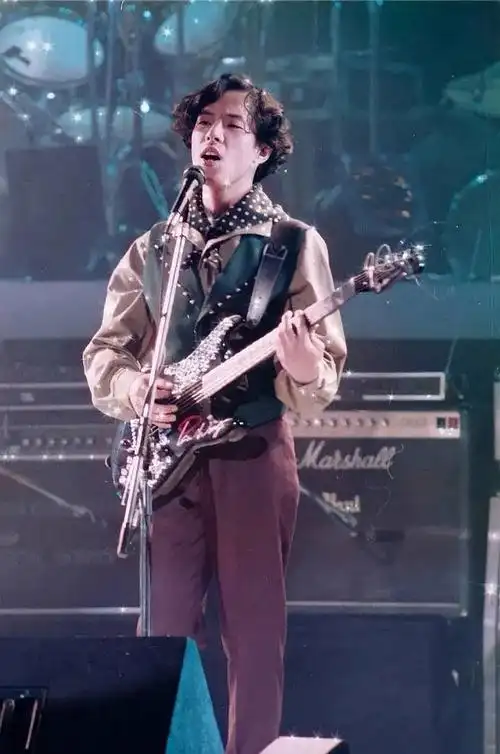 我不是最后一个看到黄贯中这些照片的吧?