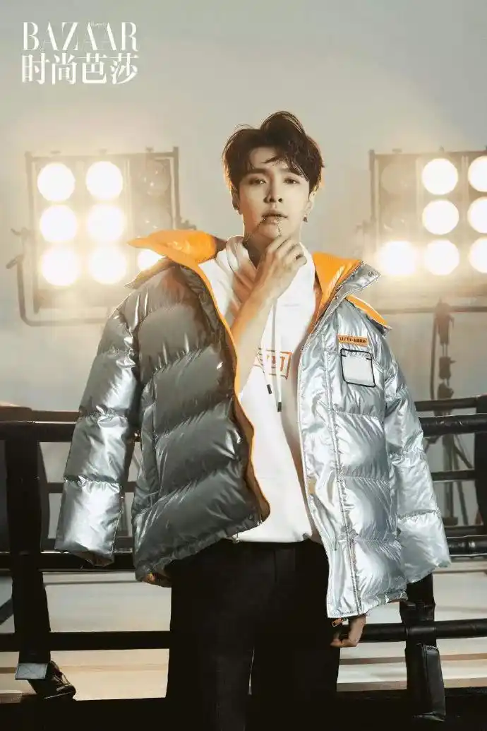 从青涩到成熟一直初心未变,艺兴《时尚芭莎》新照释出!