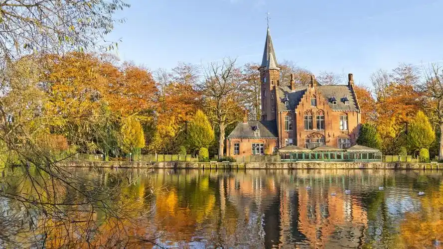 1秋天的城市,房子,树木,河流壁纸,高清图片,旅游景点-桌面城市