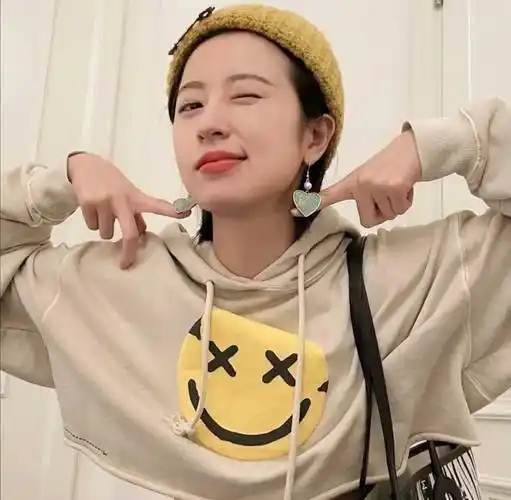 头像自拍一定要学周雨彤