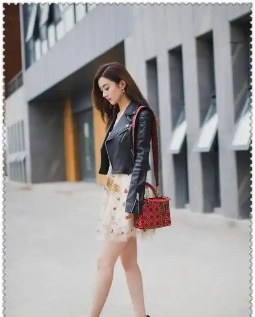 赵丽颖婚后挑战"紧身皮裙",却不小心撞到了杨幂的脸,网友:认错人了!