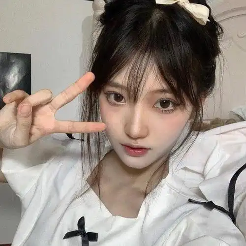 温柔企且甜的好看微信女生头像