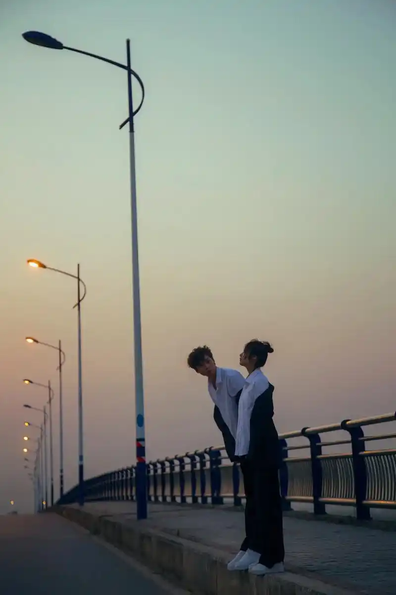 情侣vlog #秀恩爱  #浪漫情侣写真 总有一束光是为你 - 抖音