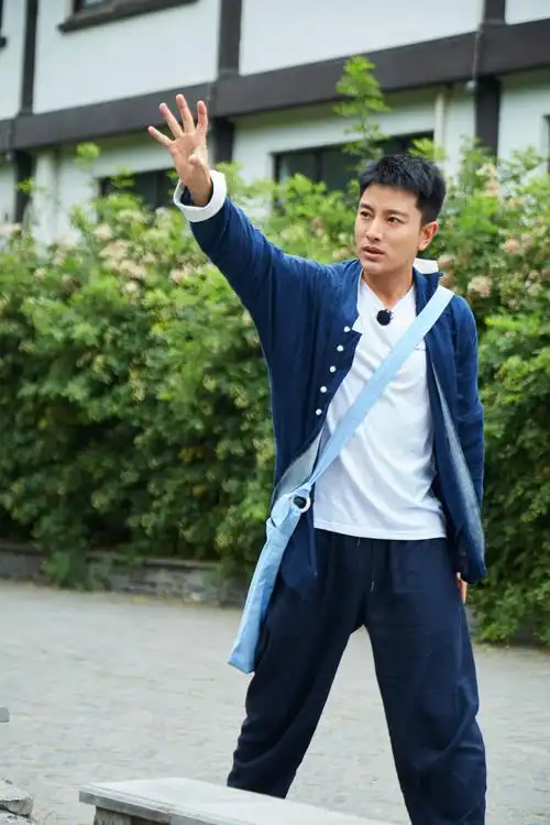 大鹏惊喜加盟极限挑战5全员体验三把刀技艺