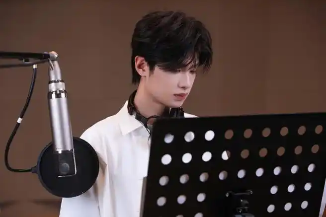 黄明昊献唱沙漏推广曲