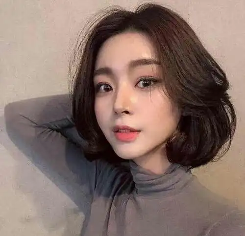 "网红气垫烫中短发"