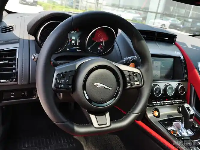 捷豹f-type 2015款 coupe 3.0s v6 s (279kw)--方向盘 / 135