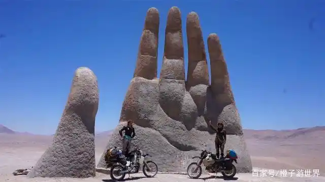 全球"最奇特"的三只手,一只长在沙漠,一只抓着树