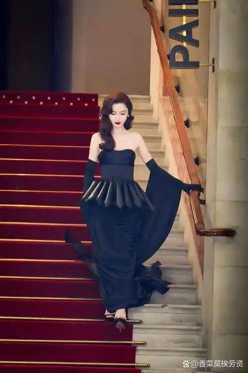 上海时装周2025杨颖angelababy2025年时装秀的照片巴黎时装周女装杨颖