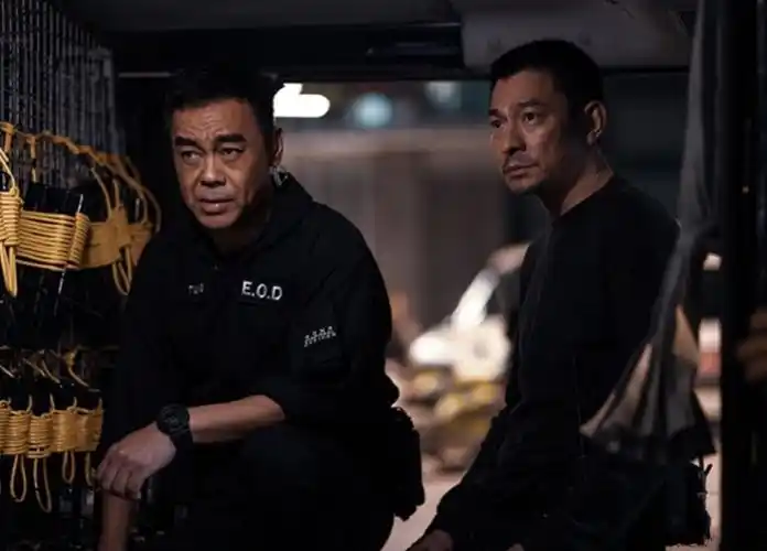 《拆弹专家2》里刘德华戴什么手表拆炸弹的?