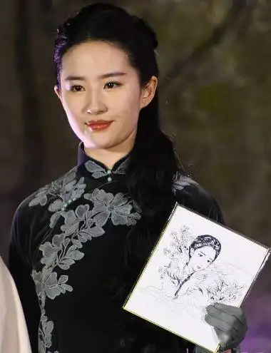 当女星遇上民国卷发,刘亦菲高贵,杨幂可爱,最后这位惊