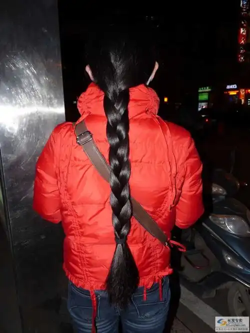 90后女孩乌黑长发接受预定戈壁落日0348