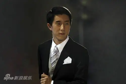 图文东成西就2011剧照房祖名成熟造型