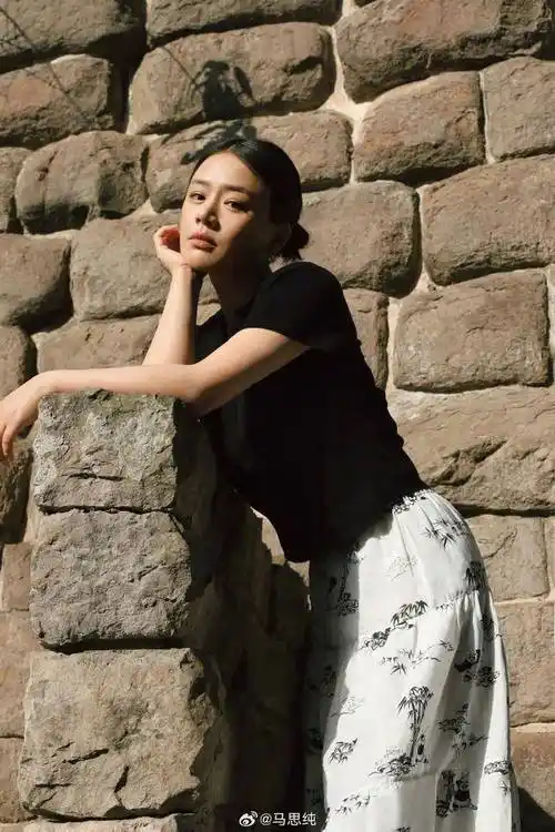 马思纯最新照片又变美了
