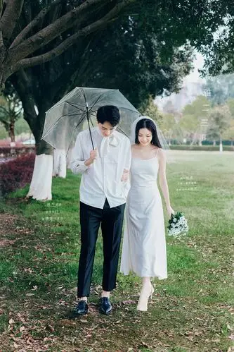 修图师-久歌的婚纱摄影作品《外景》