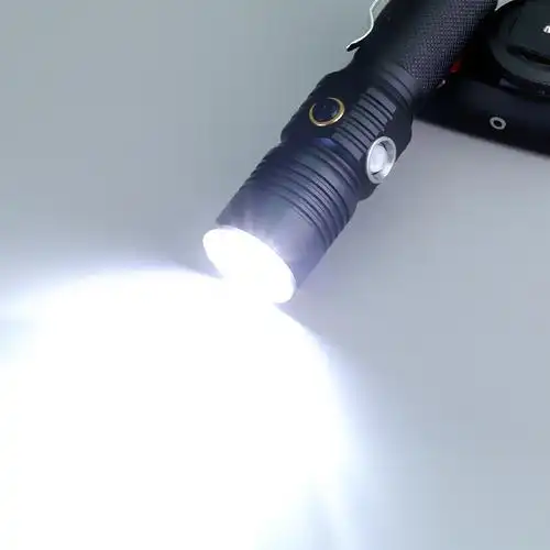 2018新款强光手电筒变焦强光手电 充电变焦 手电 手电筒批发