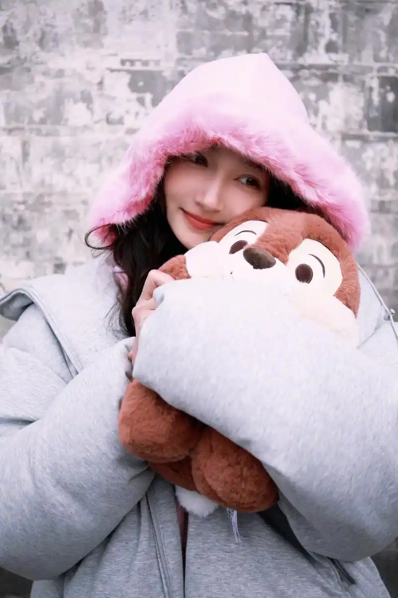 关晓彤:粉色穿搭的时尚魅力与可爱之源