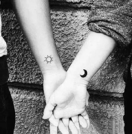 情侣小纹身9款适合恋人情侣的成对小纹身图片