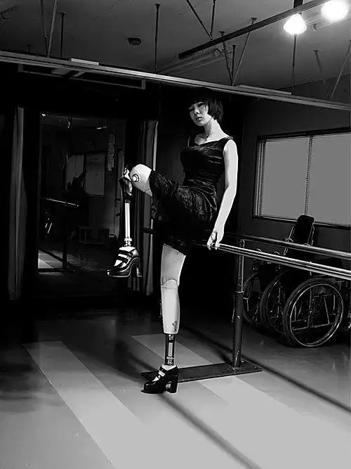 截肢少女如何成为艺术家身体早有答案