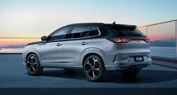 其中,混动版车型是首款搭载东风马赫双擎混动系统的suv车型,以原有敢