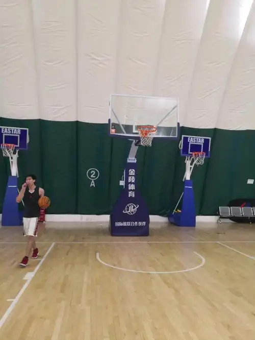 久球会管理良好的室内篮球场