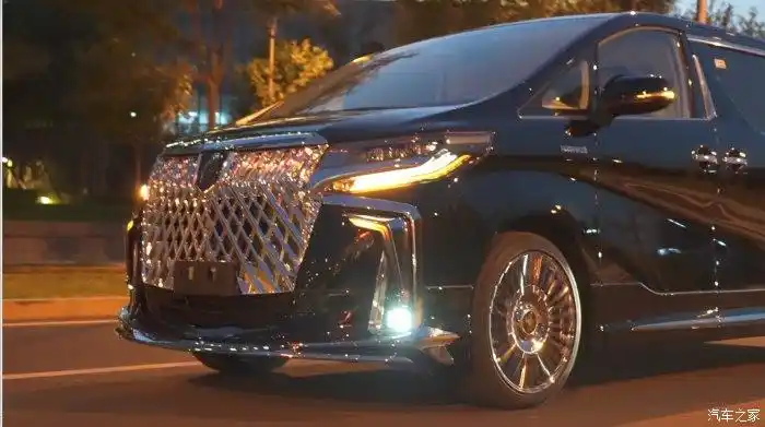 mpv车型中的金凤凰全新丰田埃尔法世纪版豪华四座天花板