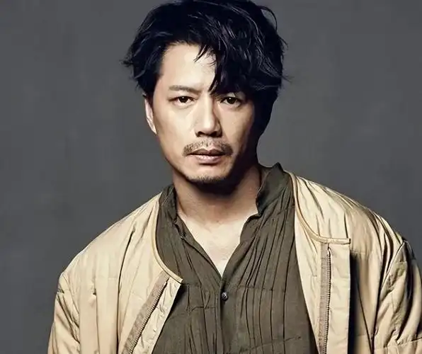 演硬汉的8位演员有人荷尔蒙爆棚有人油头粉面让人尴尬