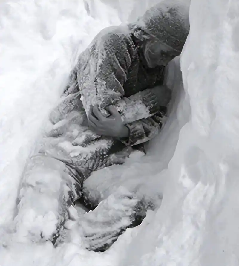 1959年9人惨死乌拉尔山脉,舌头被活生生拔掉,是发生了什么?