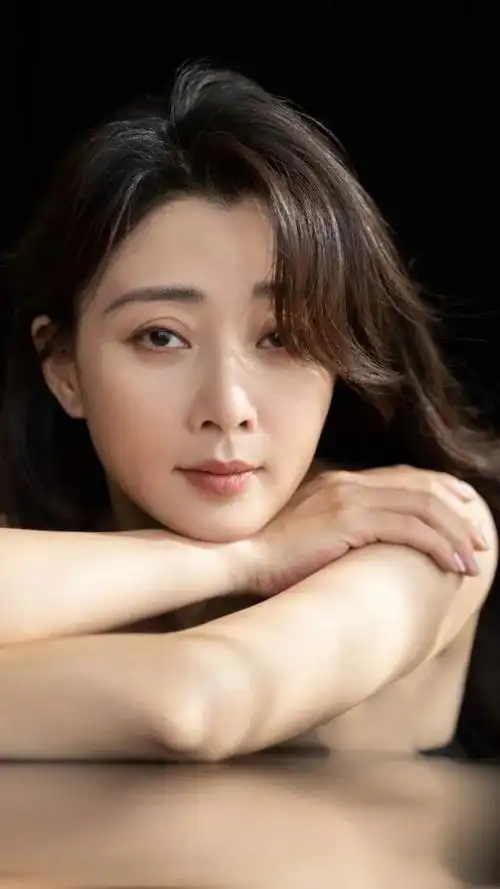 殷桃美图欣赏问君能有几多愁恰似一江春水向东流