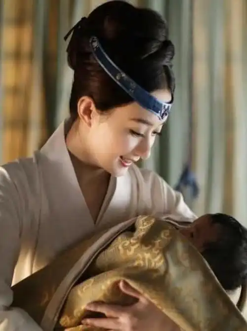 赵丽颖产房迎接小宝宝,冯绍峰形影不离,网友:是吃货,没错了!